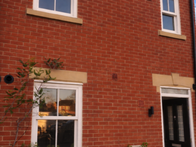 3 Bed house. Drive parking. 5 mins from site