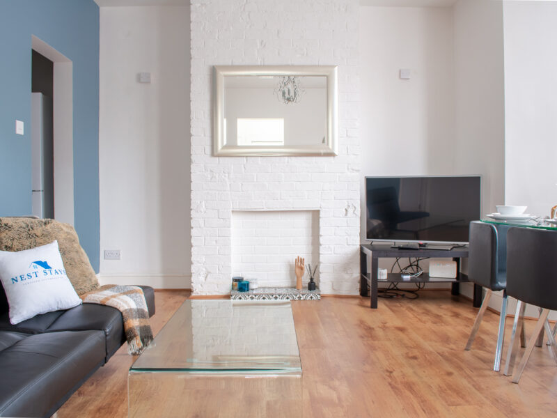 Modern 1-Bed Kempston Apartment - Near Hospital & Universal - Free Parking