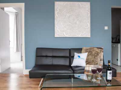 Modern 1-Bed Kempston Apartment - Near Hospital & Universal - Free Parking