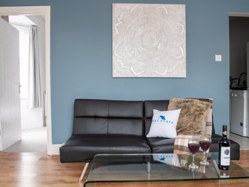 Modern 1-Bed Kempston Apartment - Near Hospital & Universal - Free Parking