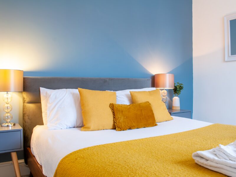 Modern 1-Bed Kempston Apartment - Near Hospital & Universal - Free Parking