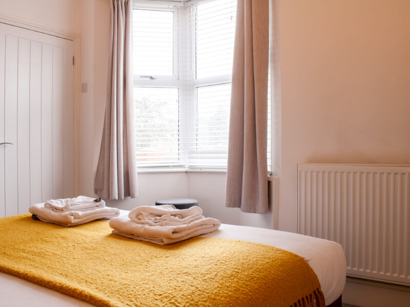 Modern 1-Bed Kempston Apartment - Near Hospital & Universal - Free Parking