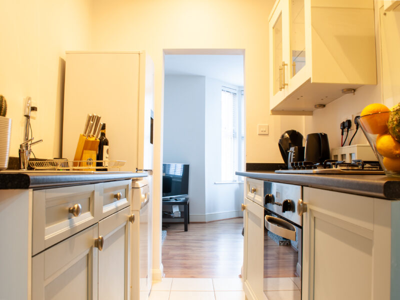 Modern 1-Bed Kempston Apartment - Near Hospital & Universal - Free Parking