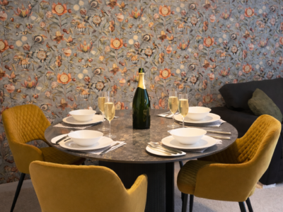 3 Bed house. Drive parking. 5 mins from site