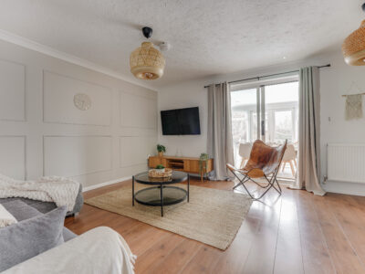 Universal | Contractor | Off-street Parking | Easy commute | 4 Bedrooms