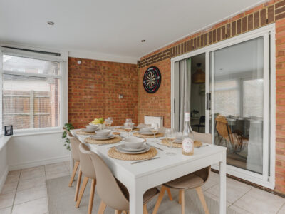 Universal | Contractor | Off-street Parking | Easy commute | 4 Bedrooms