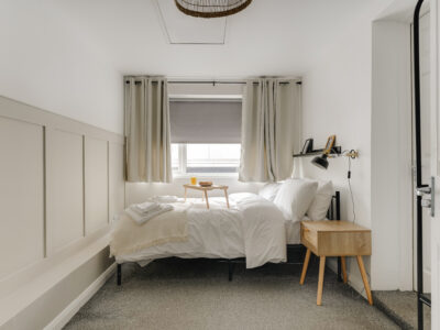 Universal | Contractor | Off-street Parking | Easy commute | 4 Bedrooms