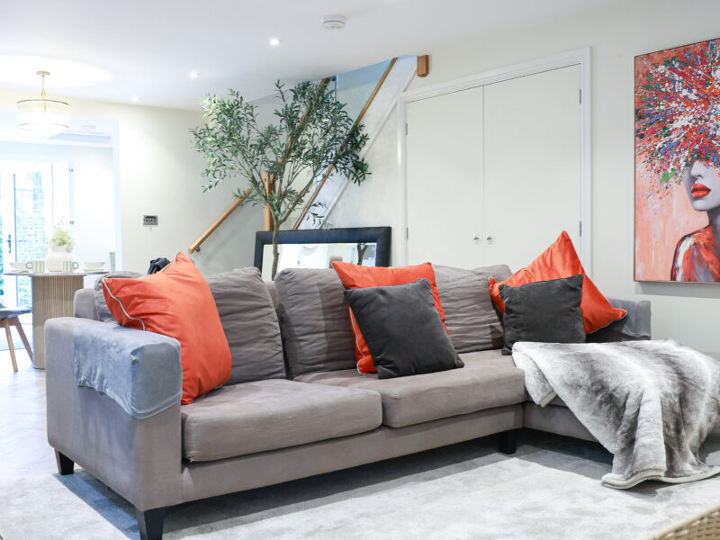 Premium Turn- Key Living for Universal Studios Contractors | 15 Minutes to Site