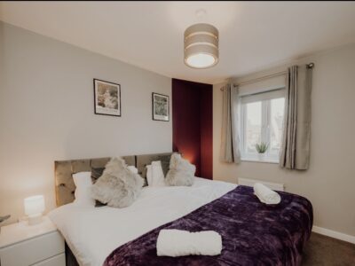 5 Bed, 2 Bath house with parking, sleeps 9