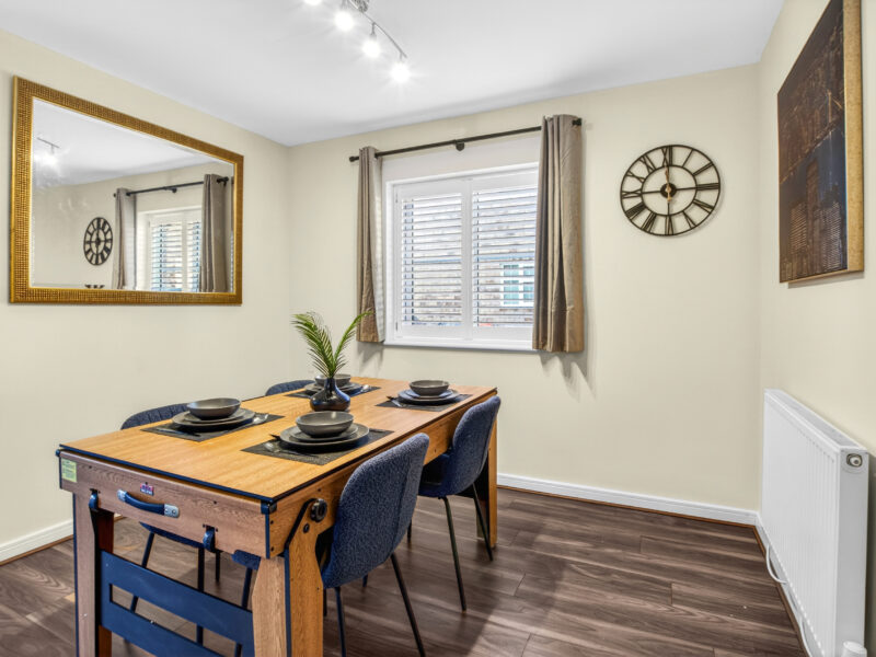 Contractor Ready | <10 Mins to Universal | Sleep up to 10 | 1GB Wifi | 5 Bedrooms | Off-street Parking | Pool/TT Table