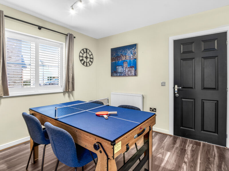 Contractor Ready | <10 Mins to Universal | Sleep up to 10 | 1GB Wifi | 5 Bedrooms | Off-street Parking | Pool/TT Table