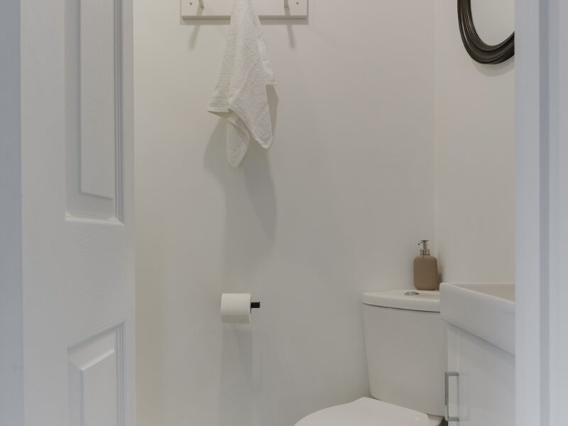 10 Minutes to Universal | Contractor friendly 3BDR Home | Off-Street Parking for Vans | Sleeps up to 9