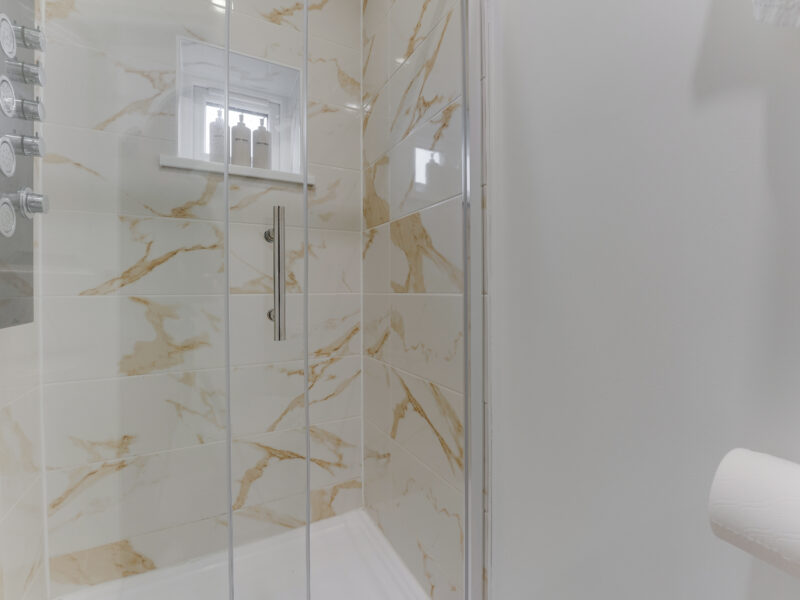 10 Minutes to Universal | Contractor friendly 3BDR Home | Off-Street Parking for Vans | Sleeps up to 9