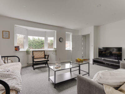 10 Minutes to Universal | Contractor friendly 3BDR Home | Off-Street Parking for Vans | Sleeps up to 9