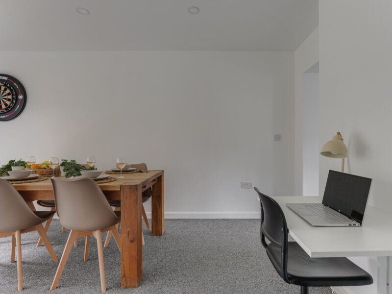 10 Minutes to Universal | Contractor friendly 3BDR Home | Off-Street Parking for Vans | Sleeps up to 9