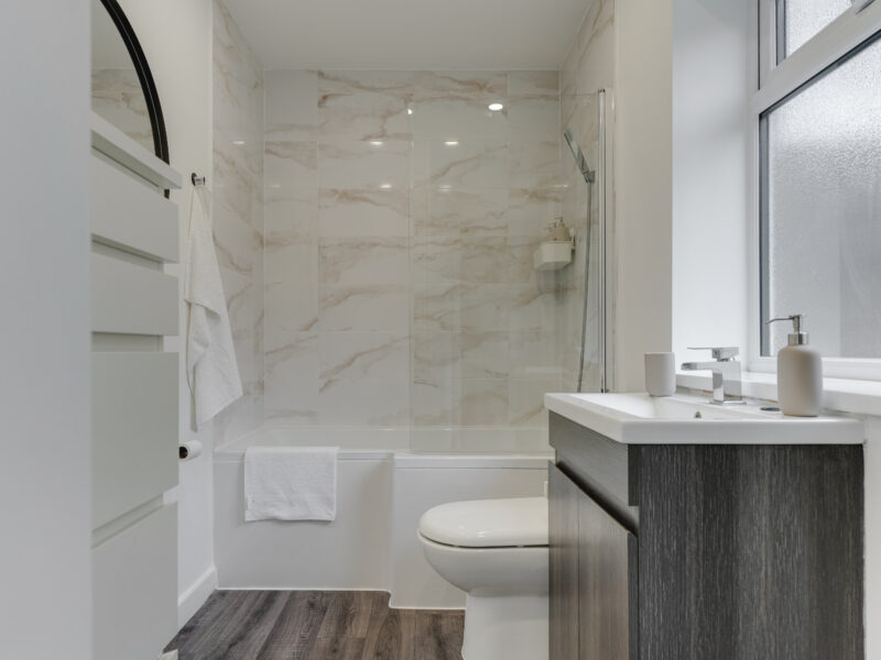 10 Minutes to Universal | Contractor friendly 3BDR Home | Off-Street Parking for Vans | Sleeps up to 9