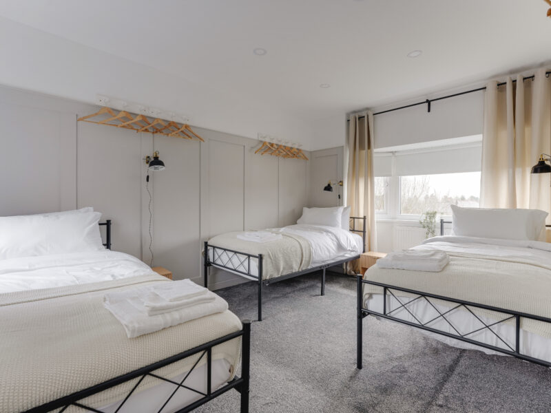 10 Minutes to Universal | Contractor friendly 3BDR Home | Off-Street Parking for Vans | Sleeps up to 9