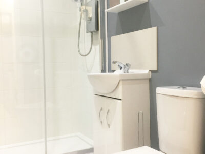 Modern 1-Bed Kempston Apartment - Near Hospital & Universal - Free Parking